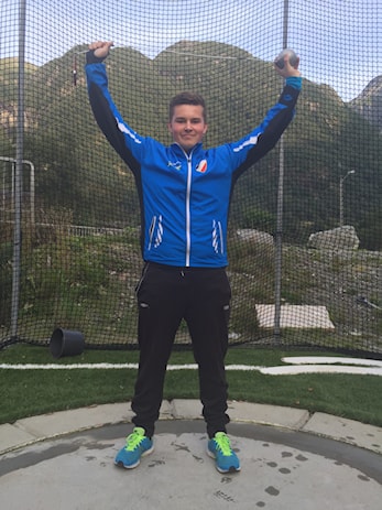 Magnus vann slegge under UM i Sandnes.